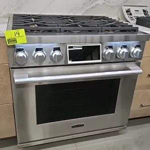 2022 Signature Kitchen Suite SKSGR360S 36" gas range. Features stainless steel construction, 6 burners with cast iron grates, digital display, and gas