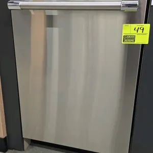 Thermador DWHD640EFP/01 Emerald built-in dishwasher. Features a stainless steel finish, hidden top-edge controls, tubular handle, stainless steel tub,