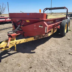 New Holland  680  Manure Spreader