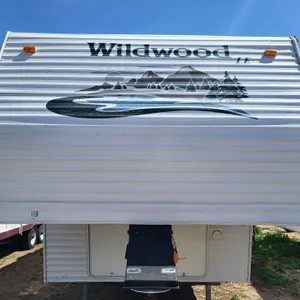 2003  Wildwood  28BHSS  5th Wheel Camper - 28FT