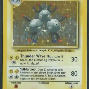 1999 Pokemon Base set #9 Magneton