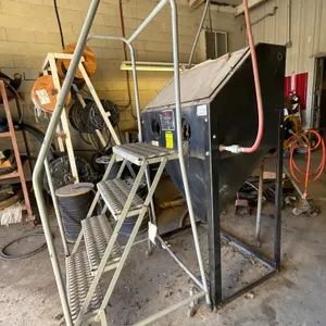 SANDBLASTER & ROLL-AROUND STAIRWAY