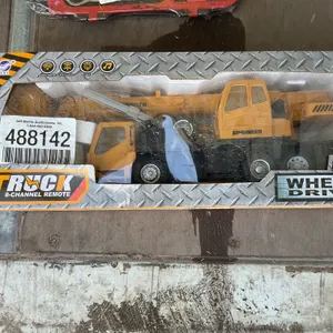 UNUSED FUTURE TOY CRANE TRUCK W/8 CHANNEL REMOTE