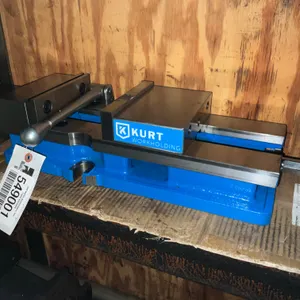 KURT DX6 6” ANGLOCK VISE SN: 221023079