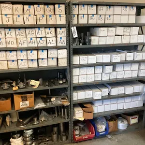 QTY OF (4) METAL SHELVING UNITS CONTAINING (2) 4’ L