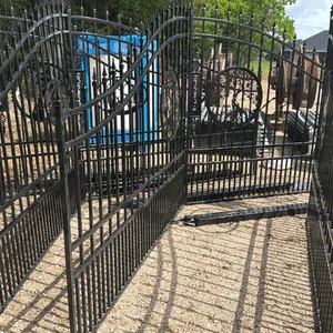 SET OF GATES WITH TREE DESIGN