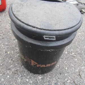Fleet Farm 5 Gallon Bucket w/Seat