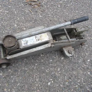 Pro-Lift 2-Ton Hydraulic Floor Jack