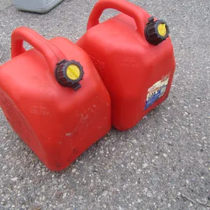 (2) Scepter 5 Gallon Gas Cans