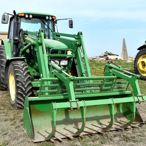 2006 John Deere 7520 Farm Tractor