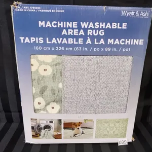 AREA RUG