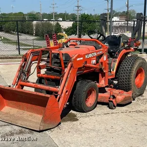 Kubota B7500D tractor