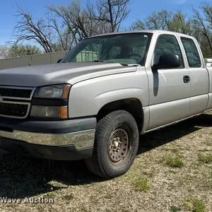 2006 Chevrolet Silverado 1500 Ext. Cab pickup truck