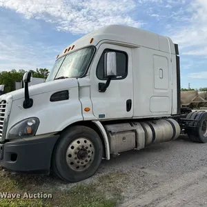 2016 Freightliner Cascadia semi truck