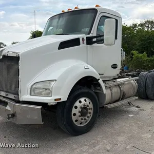 2016 Kenworth T880 semi truck