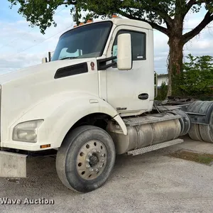 2016 Kenworth T880 semi truck
