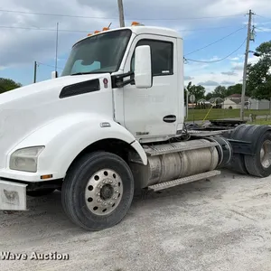 2016 Kenworth T880 semi truck