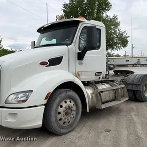 2018 Peterbilt 579 semi truck