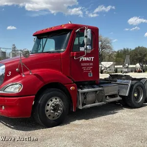 2005 Freightliner Columbia semi truck