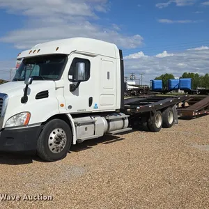 2019 Freightliner Cascadia semi truck with car carrier