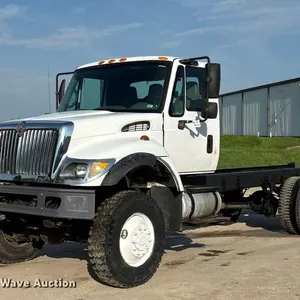2003 International 7300 truck cab and chassis