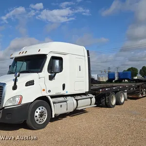 2019 Freightliner Cascadia semi truck with car carrier