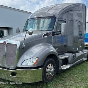 2014 Kenworth T680 semi truck