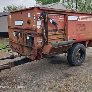 Roto-Mix 354-12 feed mixer