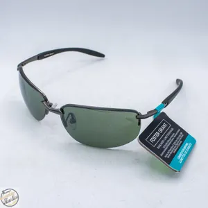 PAIR OF NEW FOSTER GRANT SUNGLASSES