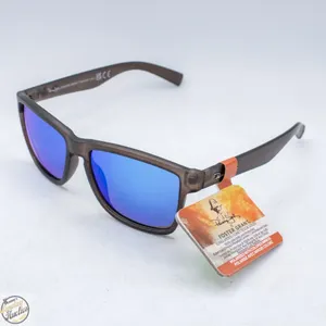 PAIR OF NEW FOSTER GRANT SUNGLASSES