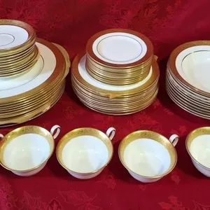 69 piece Wedgewood Ascot Peony dinnerware. 12