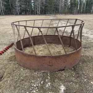 HiQual Round Single Hay Bale Feeder (Slant Bar)