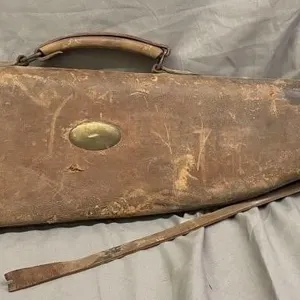 Antique leather gun case. 33-inch leg of mutton