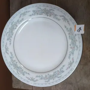 8 Somerset China plates match lots 9a-16a