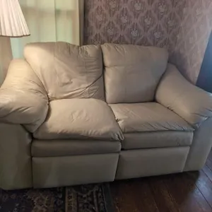 Reclining Love seat (vinyl)