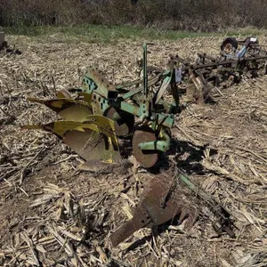 John Deere 2 Bottom 3pt plow