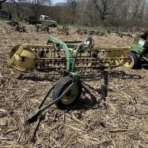 John Deere 660 Hay Rake