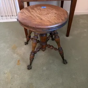 Swivel stool