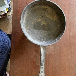 Cast iron pan