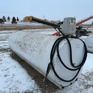Seller #32.  1000 Fuel tank w/pump