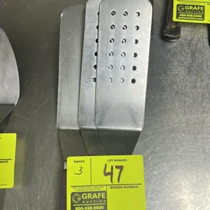 Metal spatula. Features a poly handle.