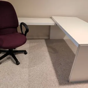 Modern White Desk with L-Shaped Extension and Burgundy Office Chair