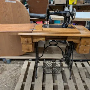 Sewing Machine Table w/ Sewing Machine (unmaked)