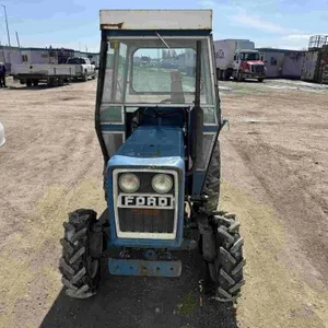 Ford 1300 tractor with snowblower on rear