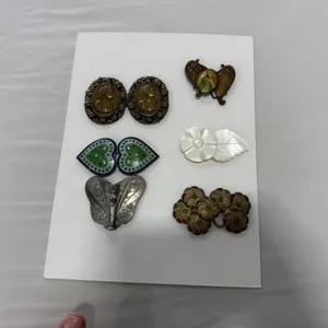 card of 6 buckles