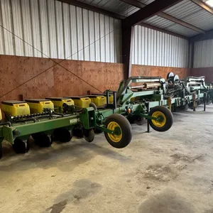 1997 John Deere MaxEmerge Plus VacuMeter 24R22 3pt planter
