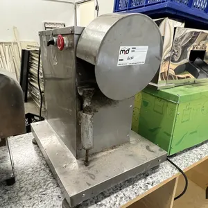 Stainless Steel Herb Grinder 
 UNRESERVED