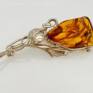 Amber Pin