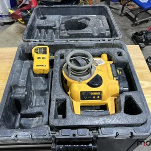 DeWalt DW077 Rotary Laser Lever w/ Case
UNRESERVED