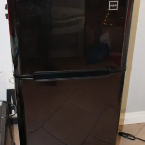 RCA HOUSEHOLD REFRIGERATOR MODEL RFR469